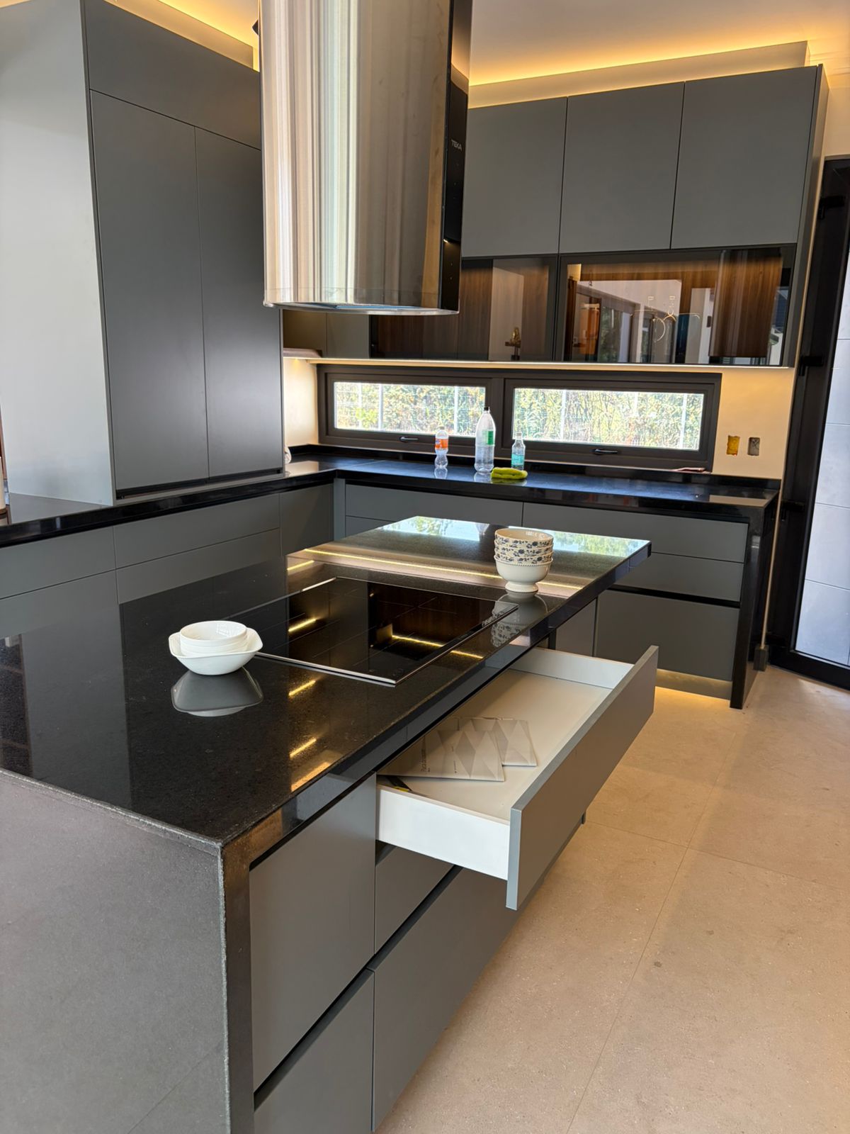 Isla de cocina con cubierta de granito — Vanturia